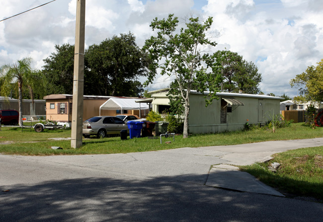 Wagon Wheel Mobile Home Park in Kissimmee, FL - Building Photo - Building Photo