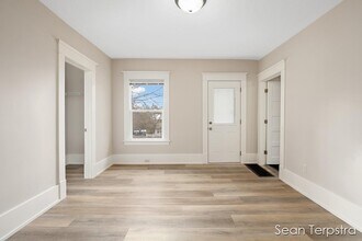 951 Fulton St W in Grand Rapids, MI - Building Photo - Building Photo
