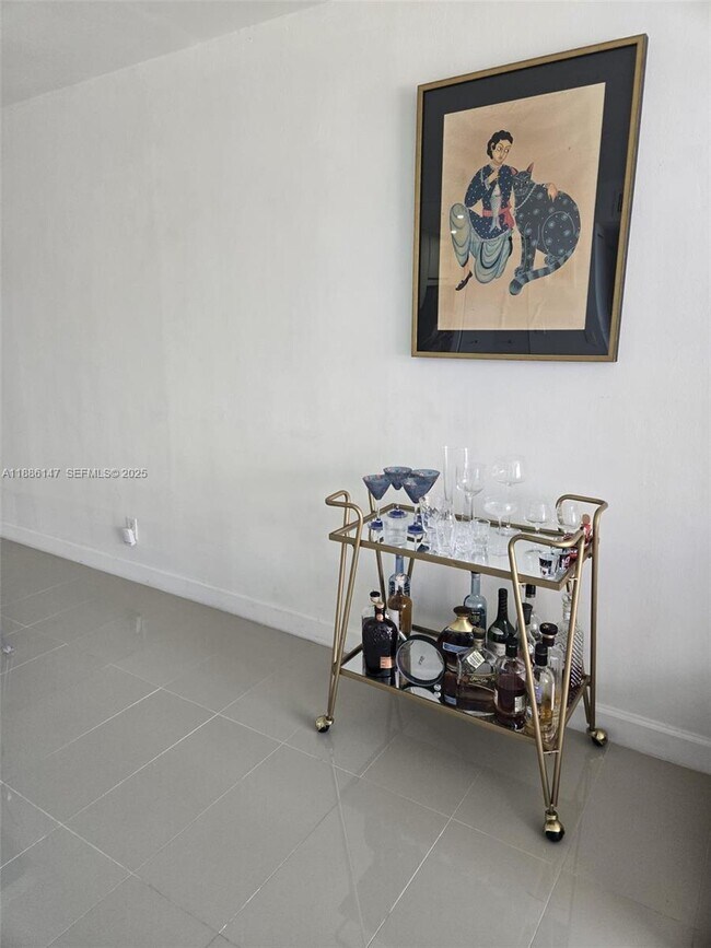 200 SE 15th Rd in Miami, FL - Building Photo - Building Photo