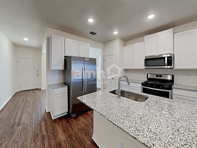 211 Pebble Creek Run in New Braunfels, TX - Building Photo - Building Photo