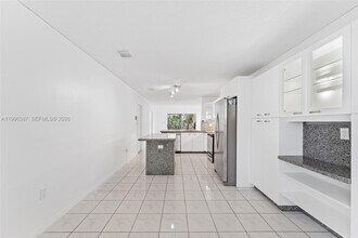 1120 W Lake St in Hollywood, FL - Building Photo - Building Photo