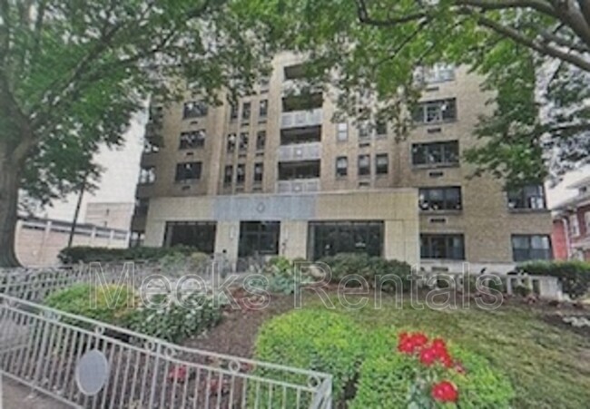 property at 1108 Kanawha Blvd E
