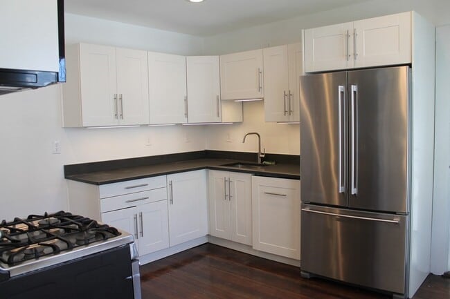 1016 South St in Boston, MA - Building Photo - Building Photo