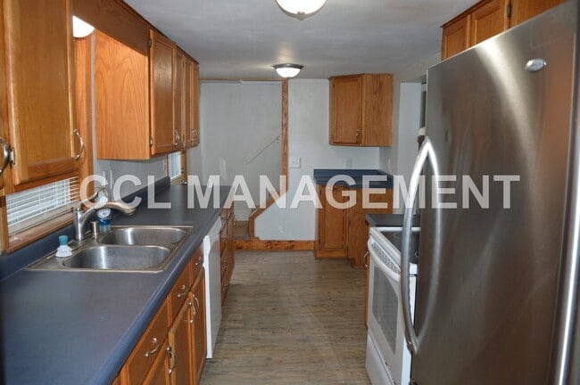 property at 1717 Loftsgordon Ave