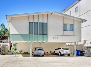 907 S. Holt Ave - near Olympic and La Cien in Los Angeles, CA - Foto de edificio - Building Photo