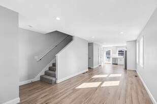211 Pine St in Springfield, MA - Building Photo
