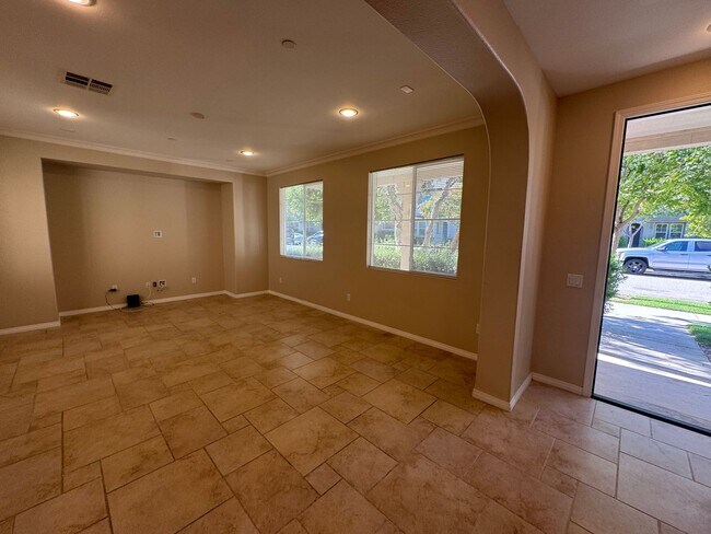 712 Nile River Dr in Oxnard, CA - Foto de edificio - Building Photo