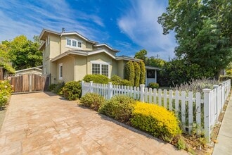 130 Heather Ln in Palo Alto, CA - Building Photo - Building Photo