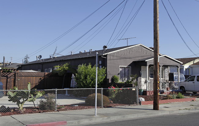 1191-1199 143rd Ave in San Leandro, CA - Foto de edificio - Building Photo