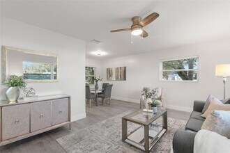 5931 Denver St NE, Unit PH1 1319 in St. Petersburg, FL - Building Photo - Building Photo