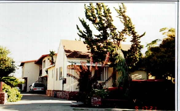 421-423A Meek Ave in Hayward, CA - Building Photo - Building Photo