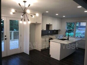 874 Rochelle Dr SW in Atlanta, GA - Building Photo - Building Photo