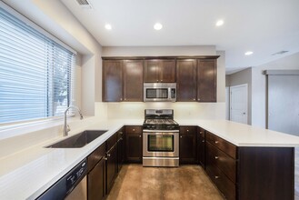 3505 Villa Ct in Austin, TX - Foto de edificio - Building Photo