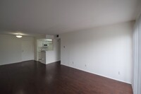 15007 Burbank Blvd, Unit 204 in Los Angeles, CA - Building Photo - Building Photo