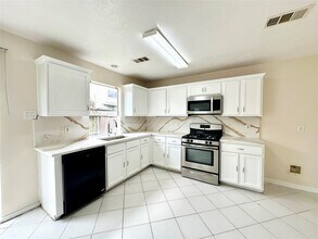 11910 Fossil Rock Ln in Houston, TX - Building Photo - Building Photo