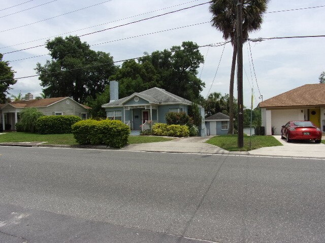 property at 826 Hollingsworth Rd