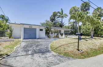 2041 Coral Reef Dr in Pompano Beach, FL - Building Photo - Building Photo