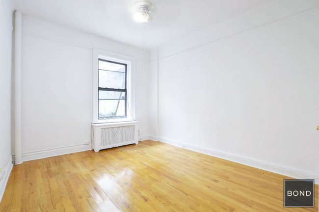 239 W 72nd St in New York, NY - Building Photo - Building Photo