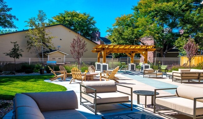 Skyview Apartments in Westminster, CO - Foto de edificio - Building Photo