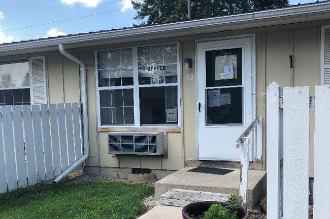 Pinewood Court Apartments in Bucyrus, OH - Building Photo - Building Photo