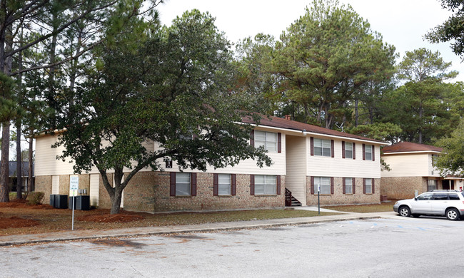 Woodlands Apartments in Prichard, AL - Building Photo - Building Photo