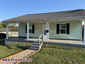 702 Bon St in Lenoir City, TN - Building Photo