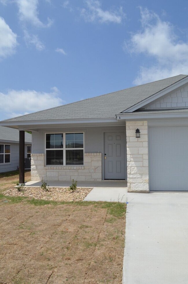 1826 Castroville Trl in Copperas Cove, TX - Building Photo - Building Photo
