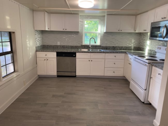 property at 14373 Twin Lakes Cir