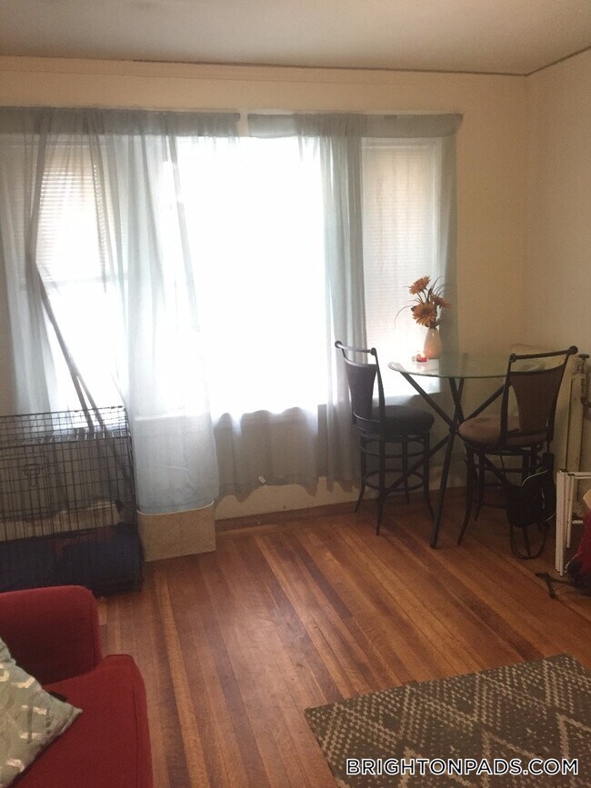 1615 Commonwealth Ave in Boston, MA - Building Photo - Building Photo