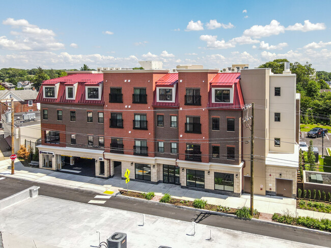 Summit House Apartments - Senior Housing in Jenkintown, PA - Building Photo - Building Photo