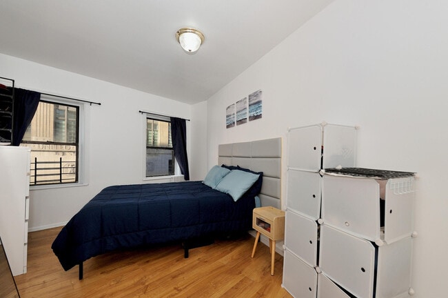 370 8th Ave in New York, NY - Building Photo - Building Photo