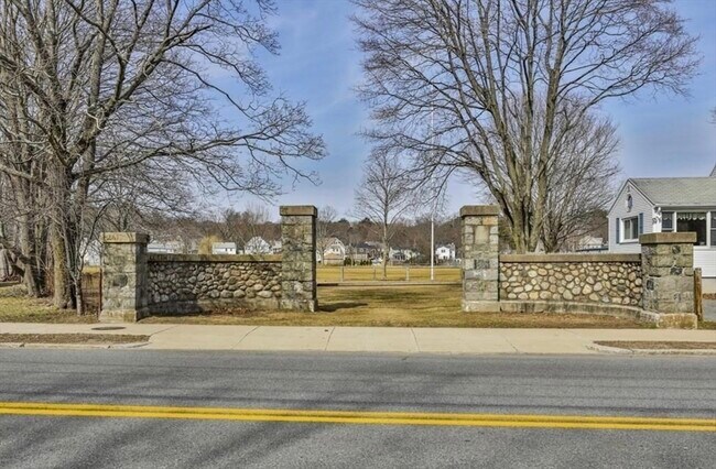 269 Albion St, Unit #11 in Wakefield, MA - Foto de edificio - Building Photo