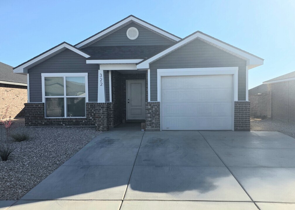 322 Graze St in Odessa, TX - Building Photo