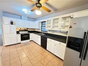 364 Navarre Dr in Stone Mountain, GA - Foto de edificio - Building Photo