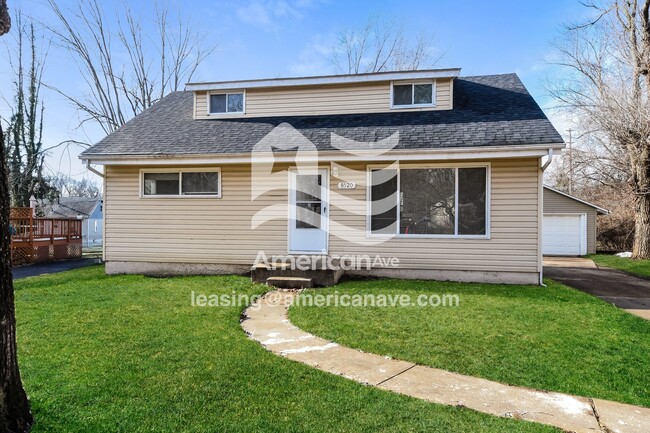 8520 Jacklin Ave in Hazelwood, MO - Foto de edificio - Building Photo