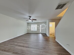 4019 Tarrant Trace Cir in High Point, NC - Foto de edificio - Building Photo