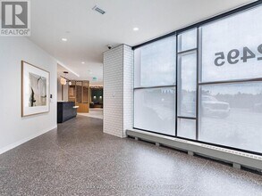 2495 Eglinton Ave W in Mississauga, ON - Building Photo - Building Photo