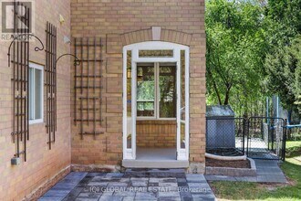 1392 Stonecutter Dr in Oakville, ON - Building Photo - Building Photo