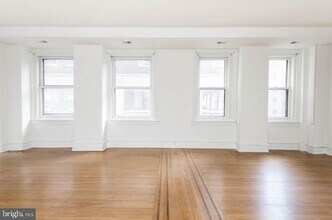 235 S 15th St in Philadelphia, PA - Building Photo - Building Photo
