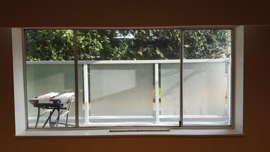 575 Marifield Ave in Victoria, BC - Building Photo - Building Photo