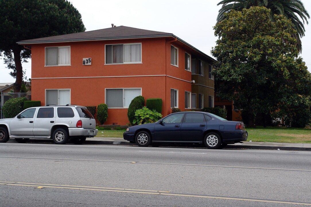 835 Centinela Ave in Inglewood, CA - Building Photo