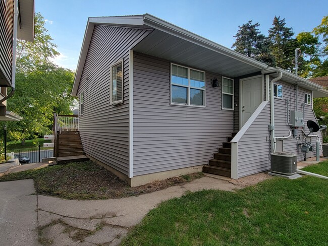 316 Lewis St S in Shakopee, MN - Foto de edificio - Building Photo