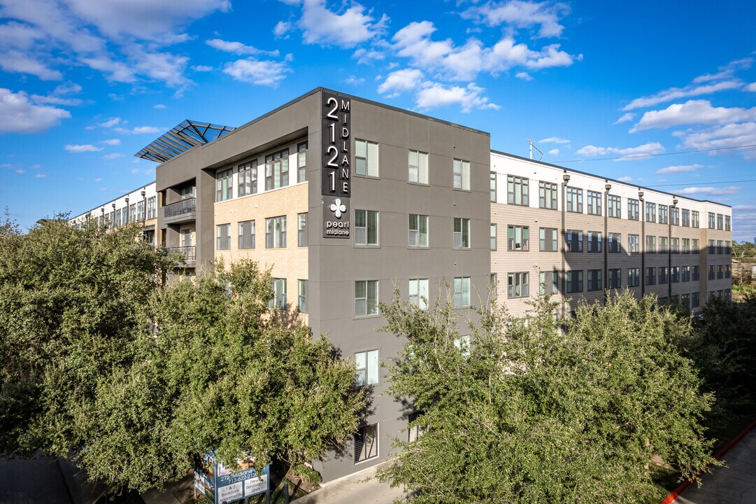 Pearl Midlane in Houston, TX - Building Photo