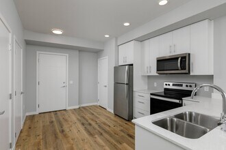 2165 Benvoulin Ct in Kelowna, BC - Building Photo - Building Photo