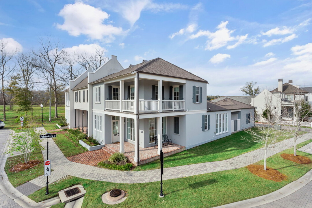 3305 Pointe Marie Dr in Baton Rouge, LA - Foto de edificio