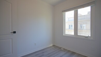 68-68 Carr St in Toronto, ON - Building Photo - Building Photo