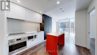 33 Helendale Ave in Toronto, ON - Building Photo