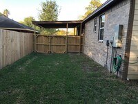 2011 Aldsworth Dr photo'