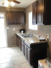 1222 Castaic Ave in Bakersfield, CA - Building Photo - Building Photo