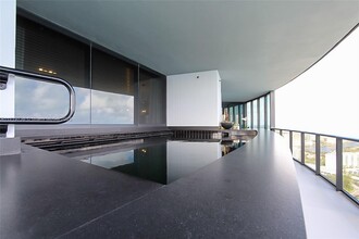 18555 Collins Ave, Unit 905 in Sunny Isles Beach, FL - Building Photo - Building Photo